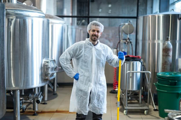 Vệ sinh nhà xưởng với các dụng cụ vệ sinh cao cấp